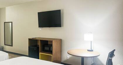 Studio 6 Suites Fremont, OH