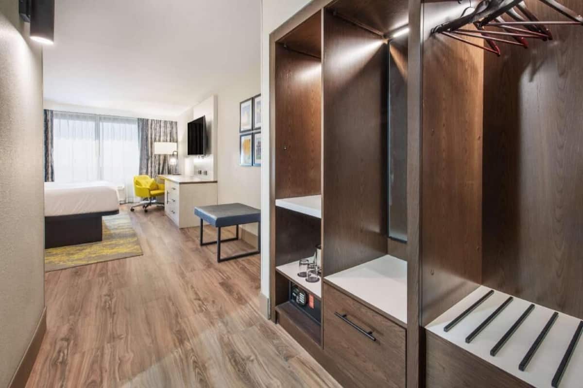 In-room safe, desk, laptop workspace, iron/ironing board