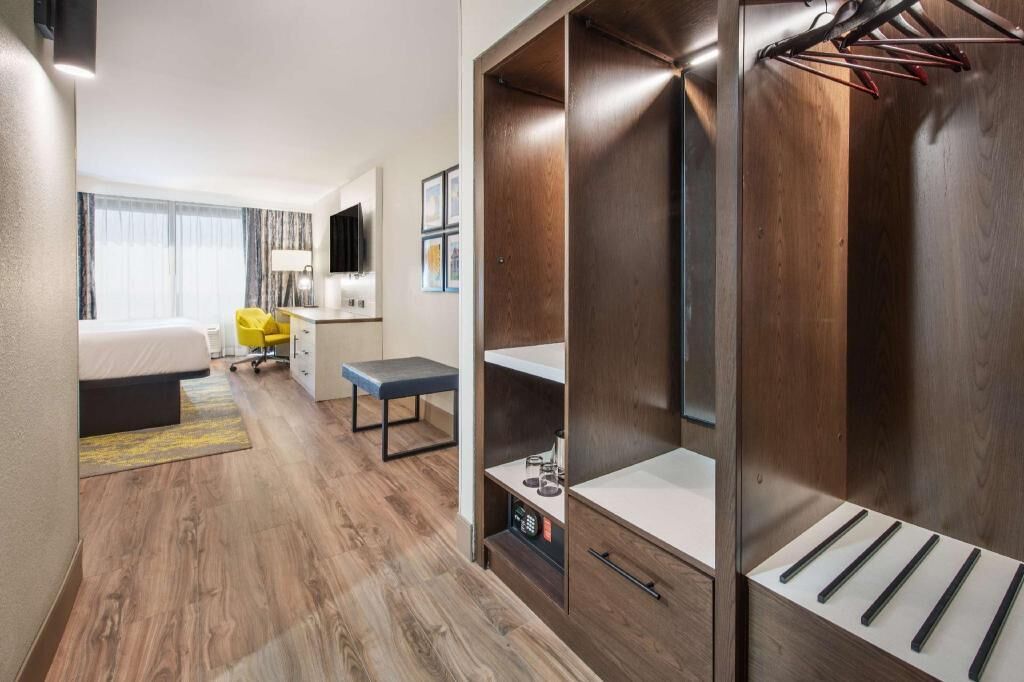 In-room safe, desk, laptop workspace, iron/ironing board