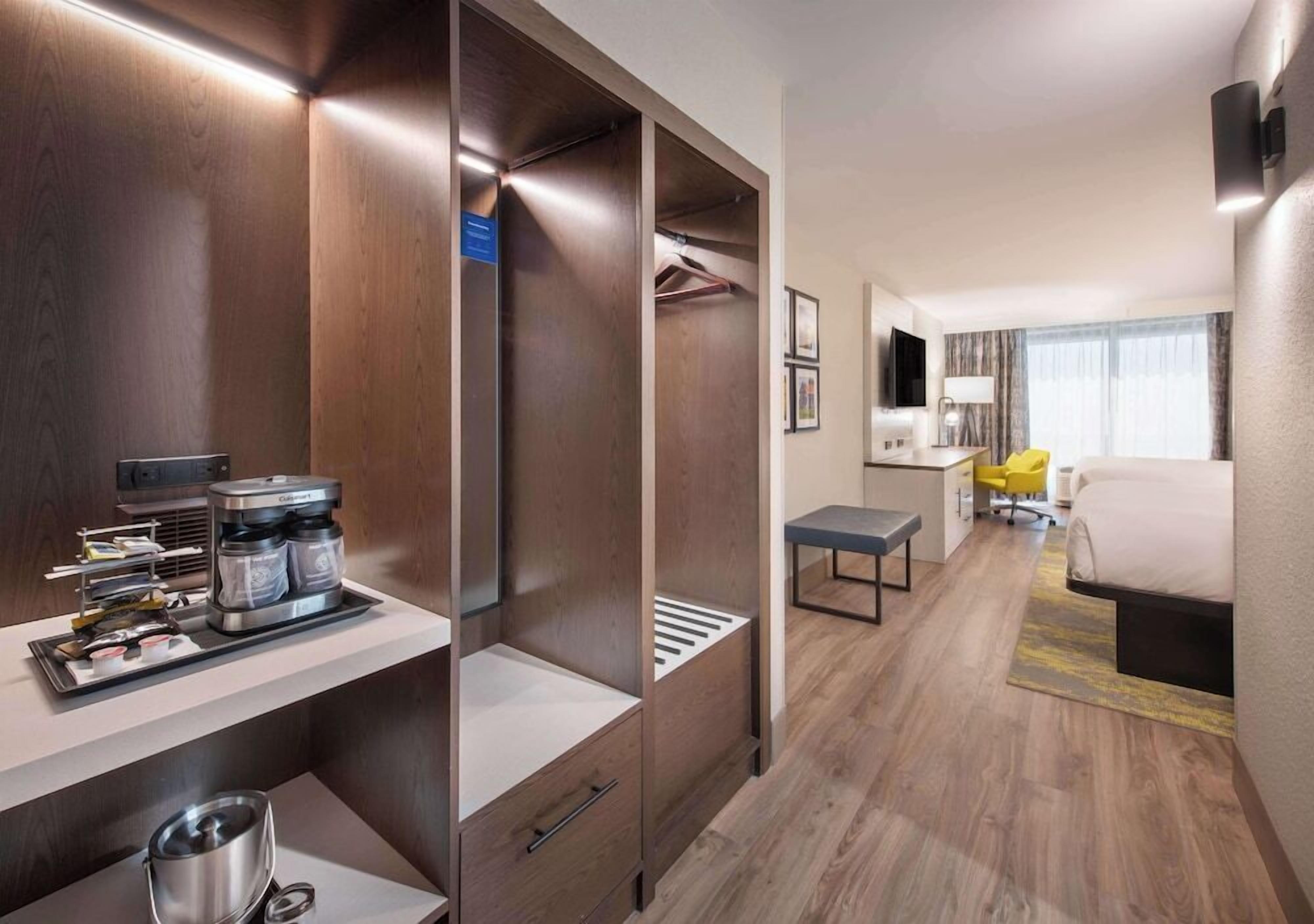 In-room safe, desk, laptop workspace, iron/ironing board