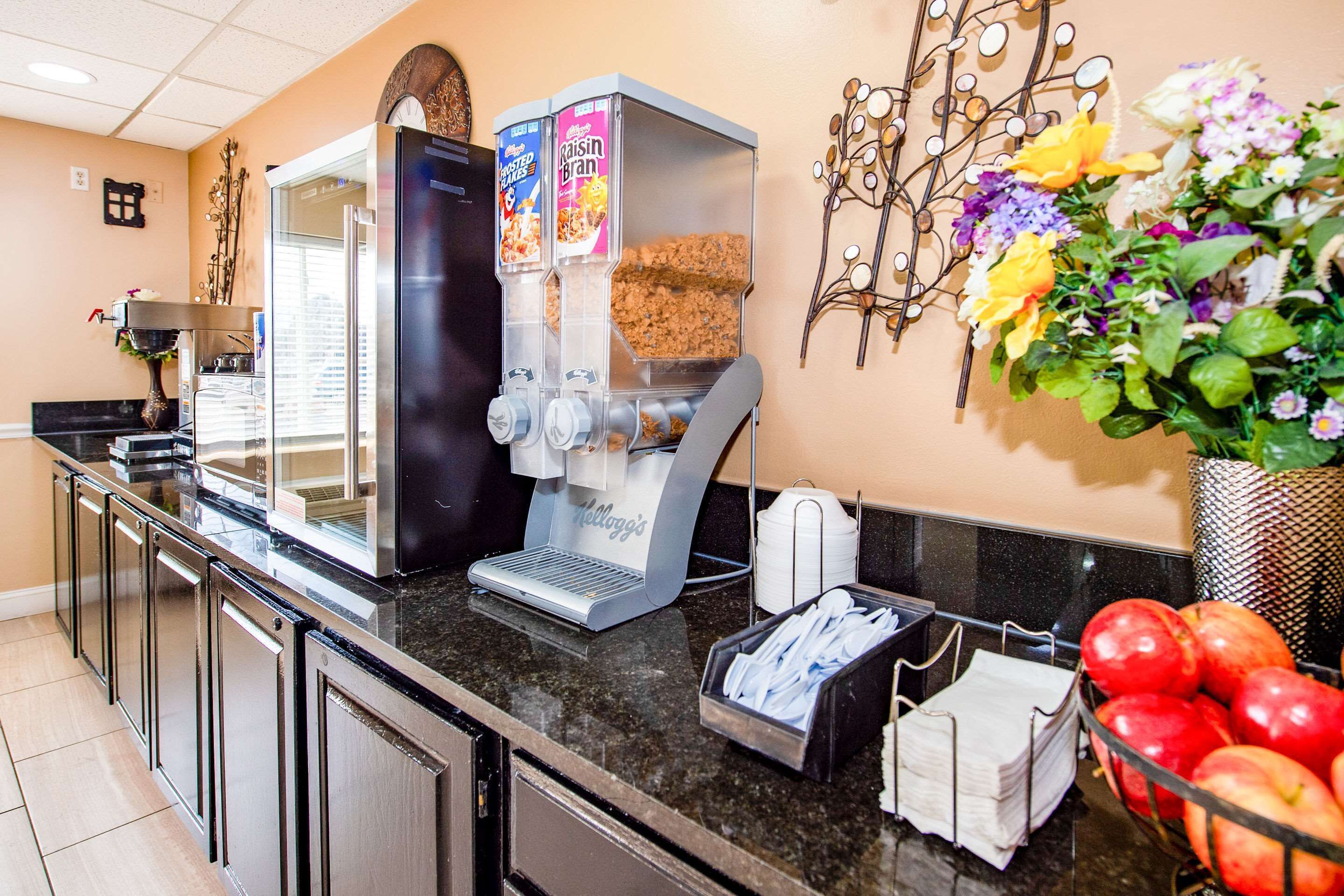 free daily continental breakfast