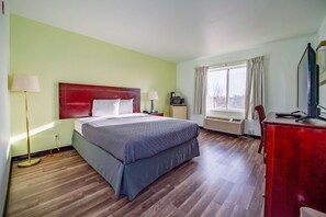 Desk, blackout curtains, iron/ironing board, rollaway beds - Rodeway Inn Central Colorado Springs (Colorado Springs)