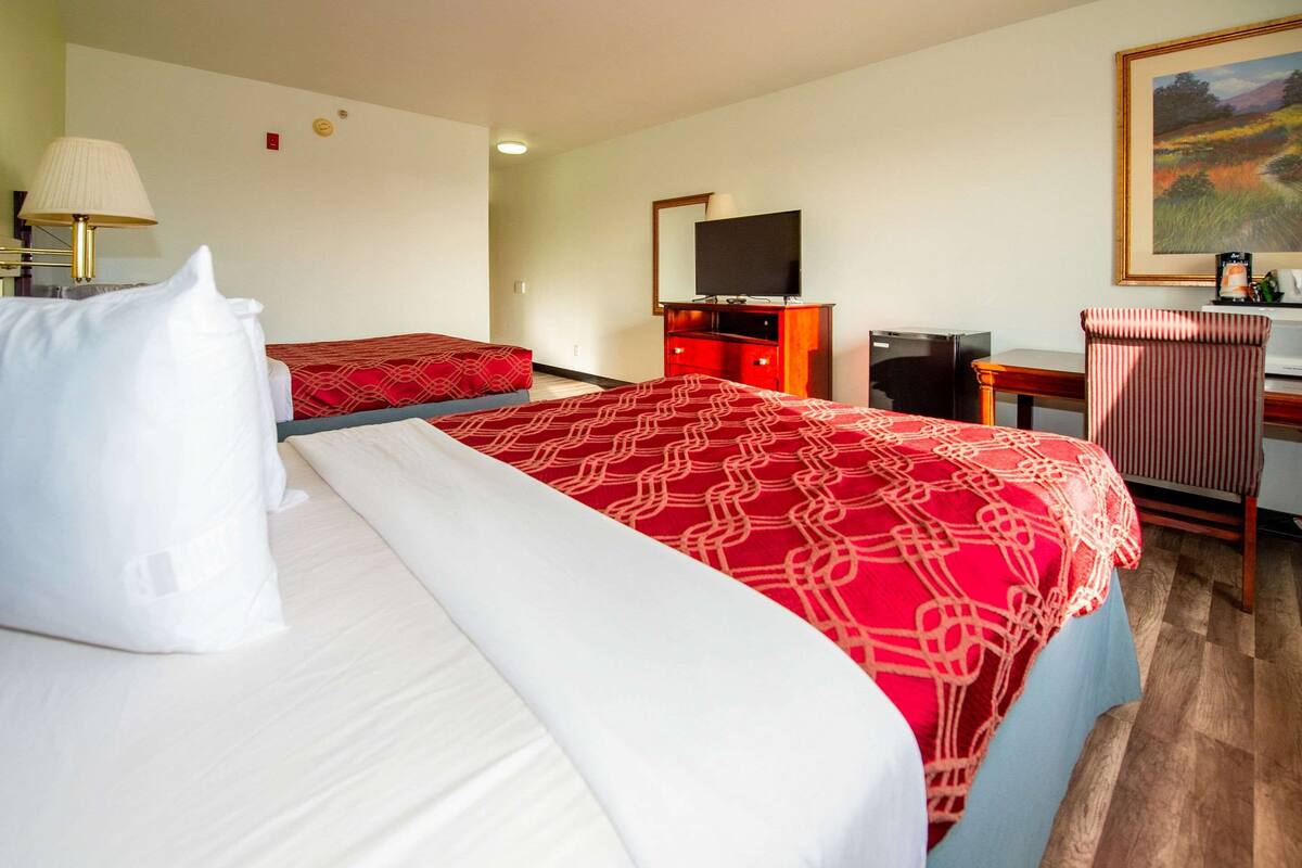Standard Room, 2 Queen Beds, Non Smoking | Desk, blackout drapes, iron/ironing board, rollaway beds (surcharge)
