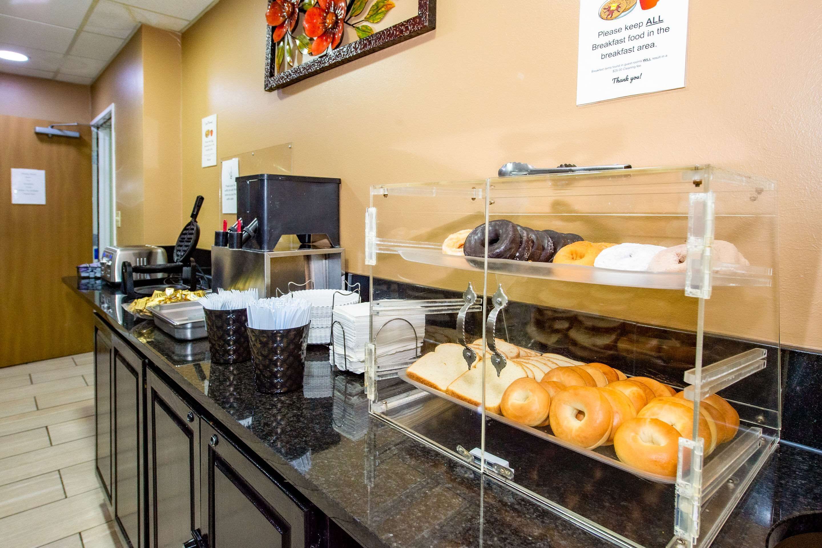 free daily continental breakfast