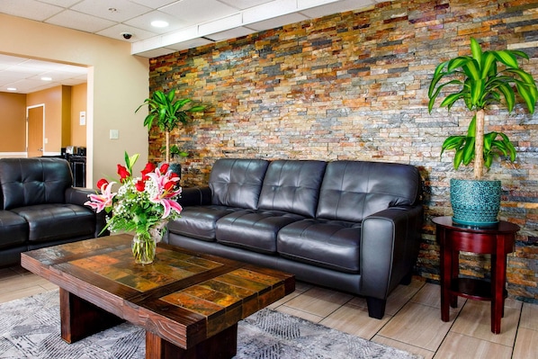 Lobby - Rodeway Inn Central Colorado Springs (Colorado Springs)