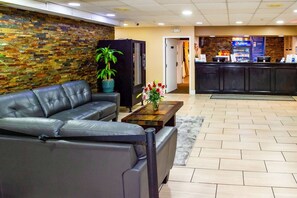 Lobby - Rodeway Inn Central Colorado Springs (Colorado Springs)