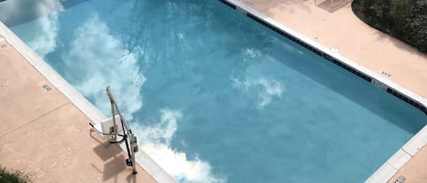 Kolam renang terbuka