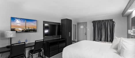 Camas com colchões pillow-top, escrivaninha