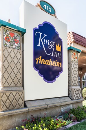 View from property - Kings Inn Anaheim at the Park & Convention Center (Anaheim)