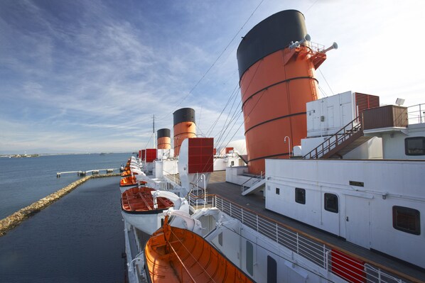 Exterior - The Queen Mary (Long Beach)