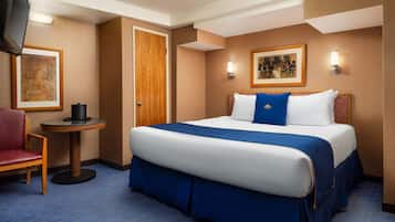Room, 1 King Bed (Inside Stateroom) | Hypo-allergenic bedding, pillowtop beds, individually decorated