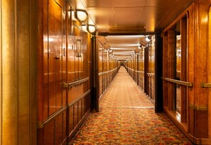Hypo-allergenic bedding, pillowtop beds, individually decorated - The Queen Mary (Long Beach)