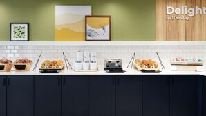 Free daily continental breakfast  - Spark by Hilton Germantown Washington DC North (Germantown)