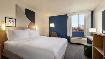 Premium bedding, in-room safe, desk, laptop workspace