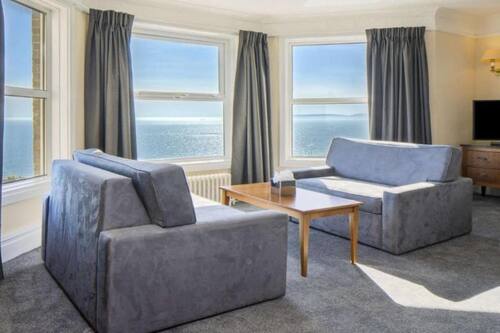 Executive Double Room | Desk, iron/ironing board, free WiFi, bed sheets