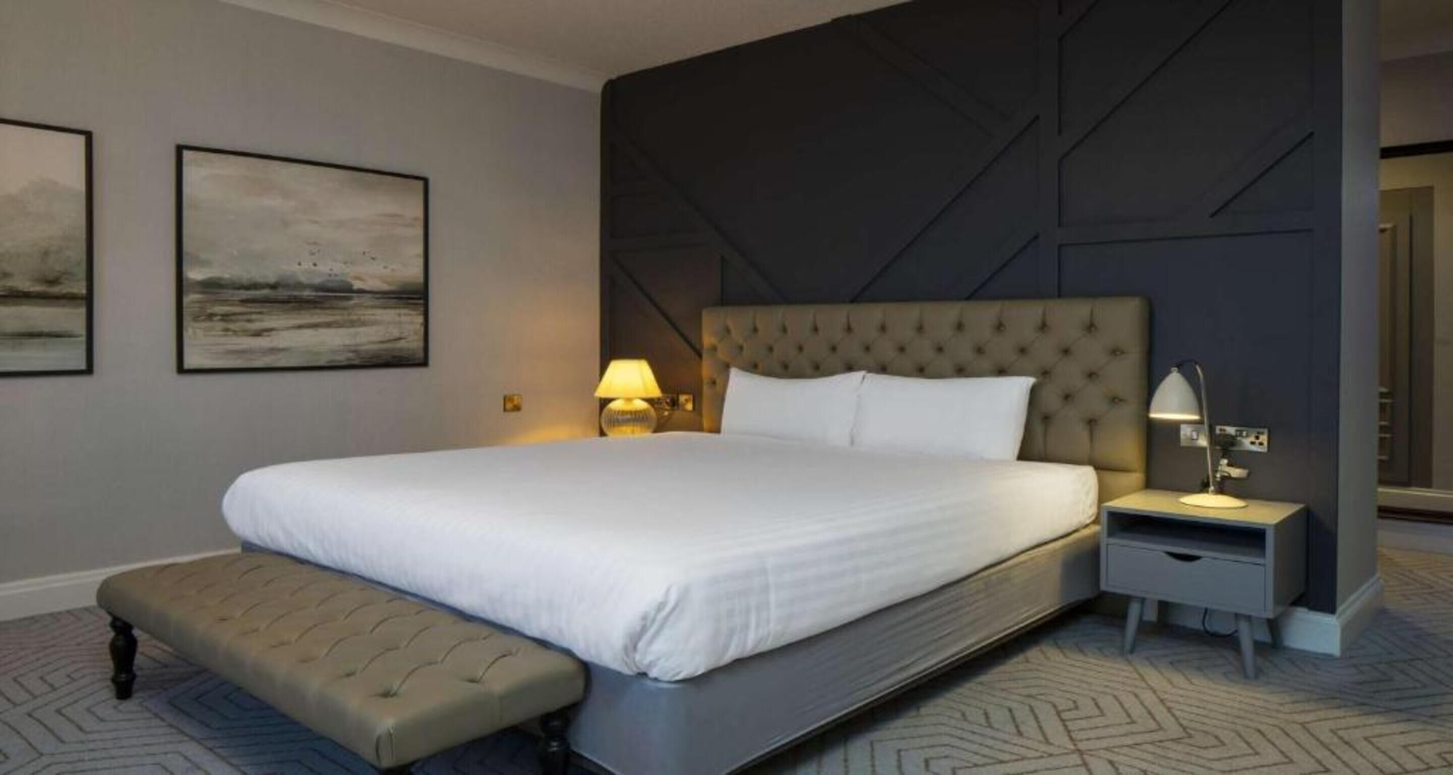 Deluxe Double Studio with Balcony | Skrivebord, strykejern/-brett, wi-fi (inkludert) og sengetøy