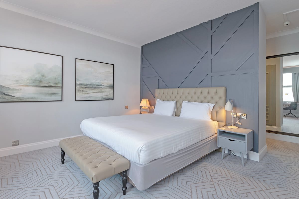 Deluxe Double Suite with View | Skrivebord, strykejern/-brett, wi-fi (inkludert) og sengetøy