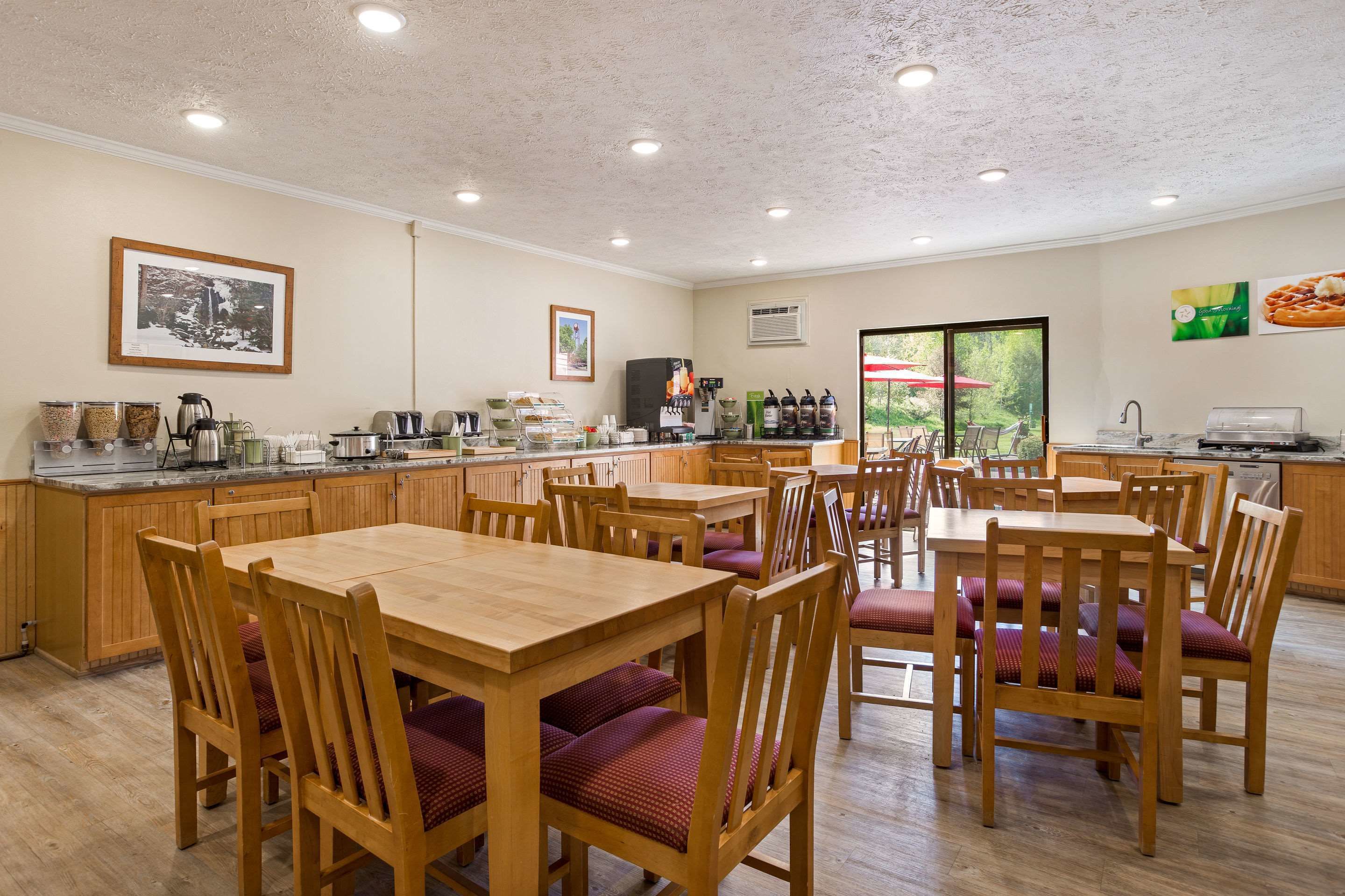 free daily continental breakfast