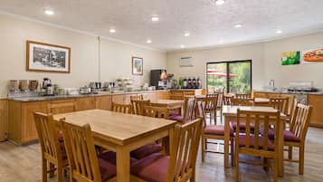 Free daily continental breakfast