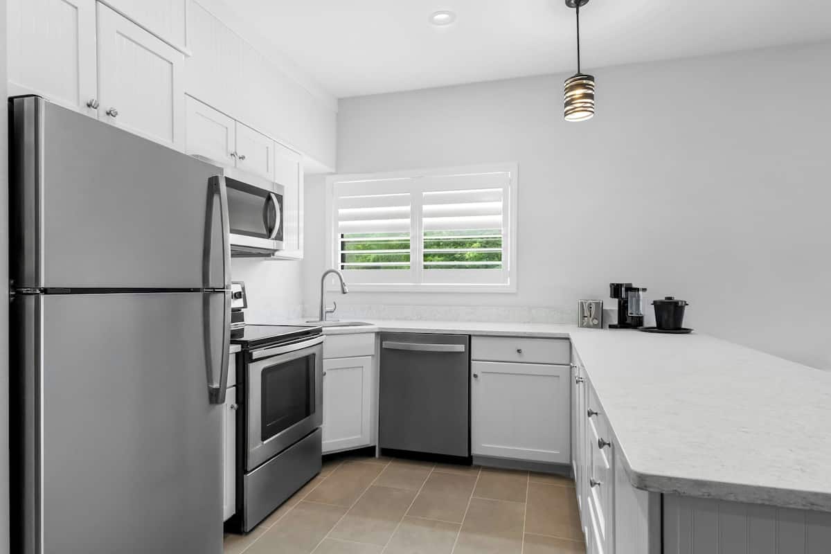 Suite, Multiple Beds | Private kitchen | Mini-fridge, microwave, coffee/tea maker