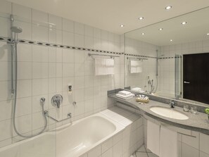 Standard-Doppelzimmer, 1 Doppelbett | Allergikerbettwaren, Zimmersafe, Schreibtisch, Verdunkelungsvorhänge