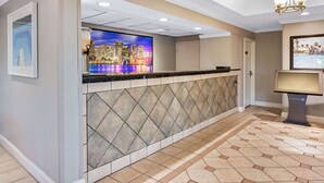 Lobby - La Quinta Inn by Wyndham West Palm Beach - Florida Turnpike (West Palm Beach)