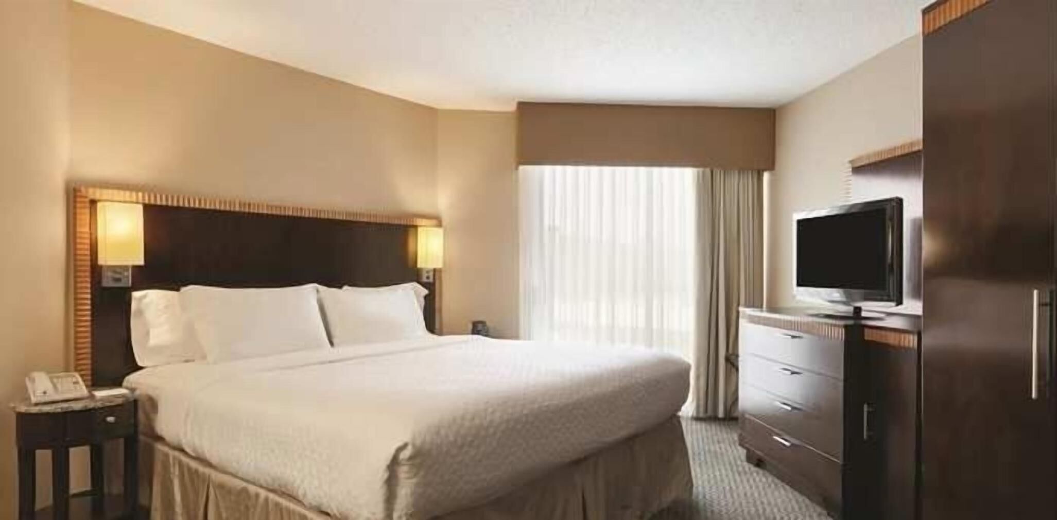 In-room safe, desk, iron/ironing board, WiFi