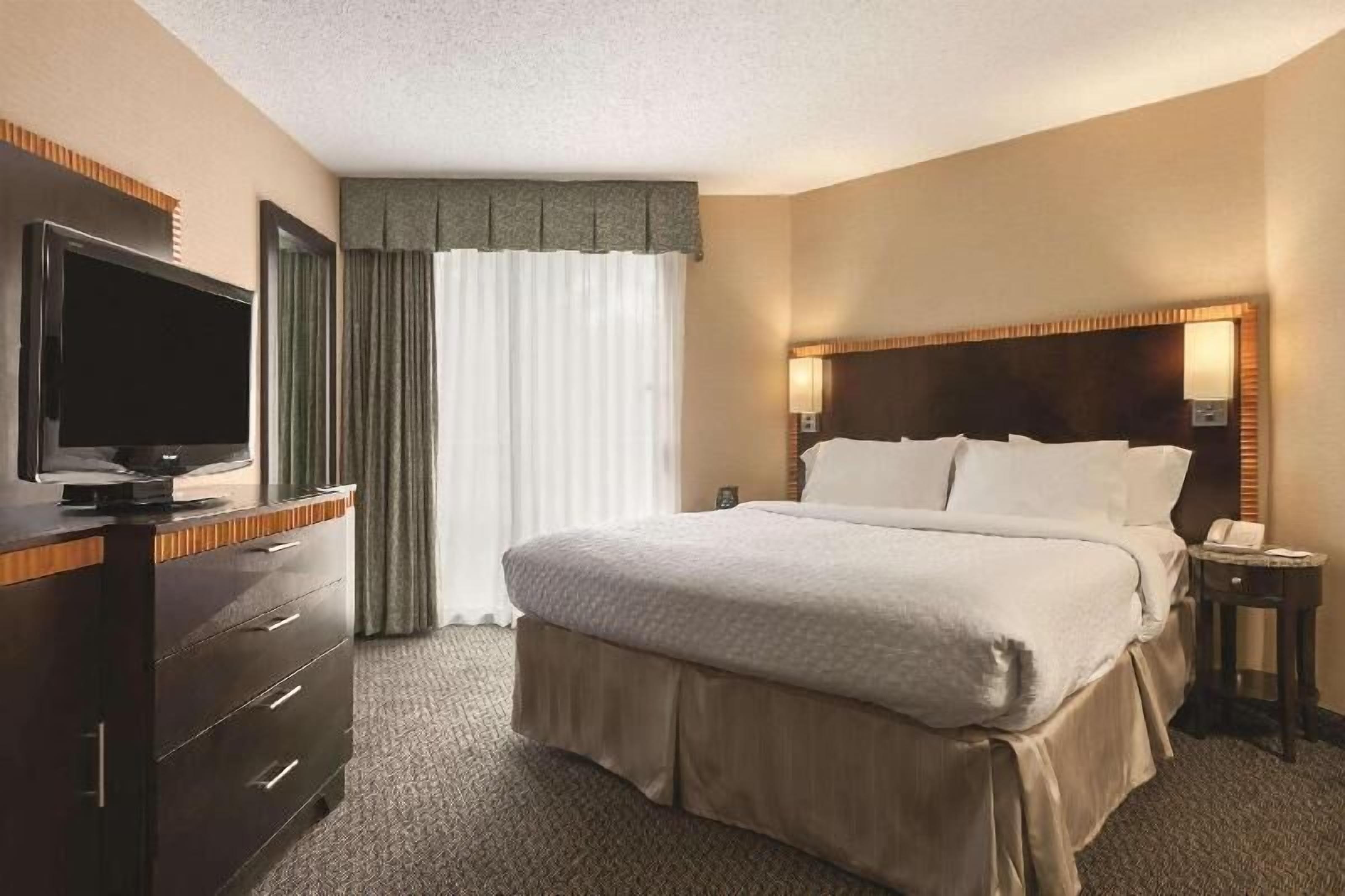 In-room safe, desk, iron/ironing board, WiFi