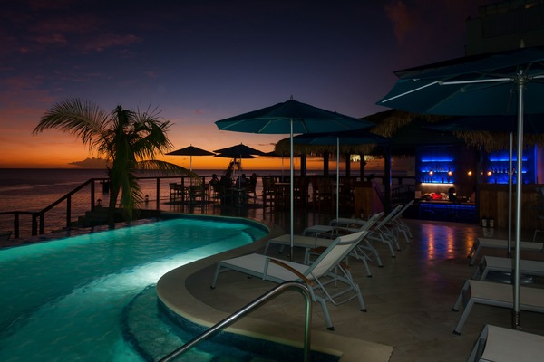 Outdoor pool, pool umbrellas, sun loungers