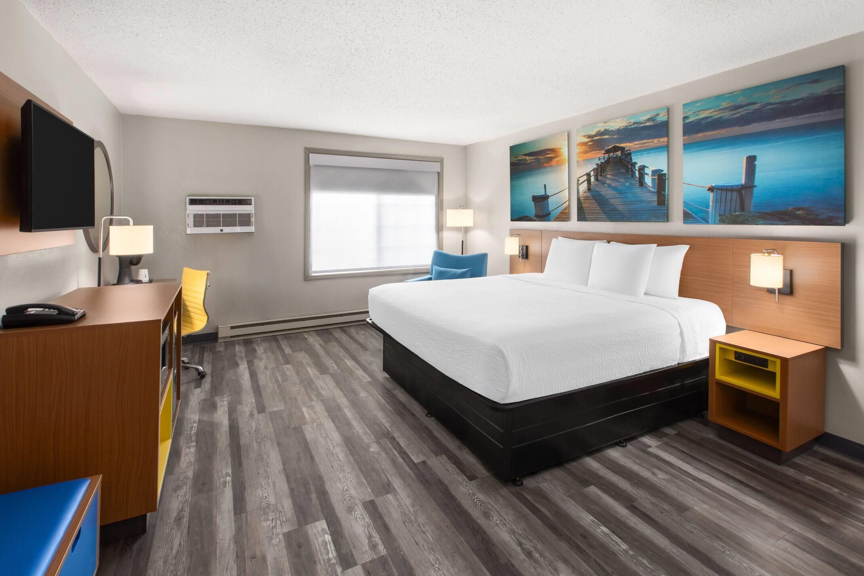 Business Studio Suite, 1 King Bed, Non Smoking | Individually furnished, desk, laptop workspace, blackout curtains