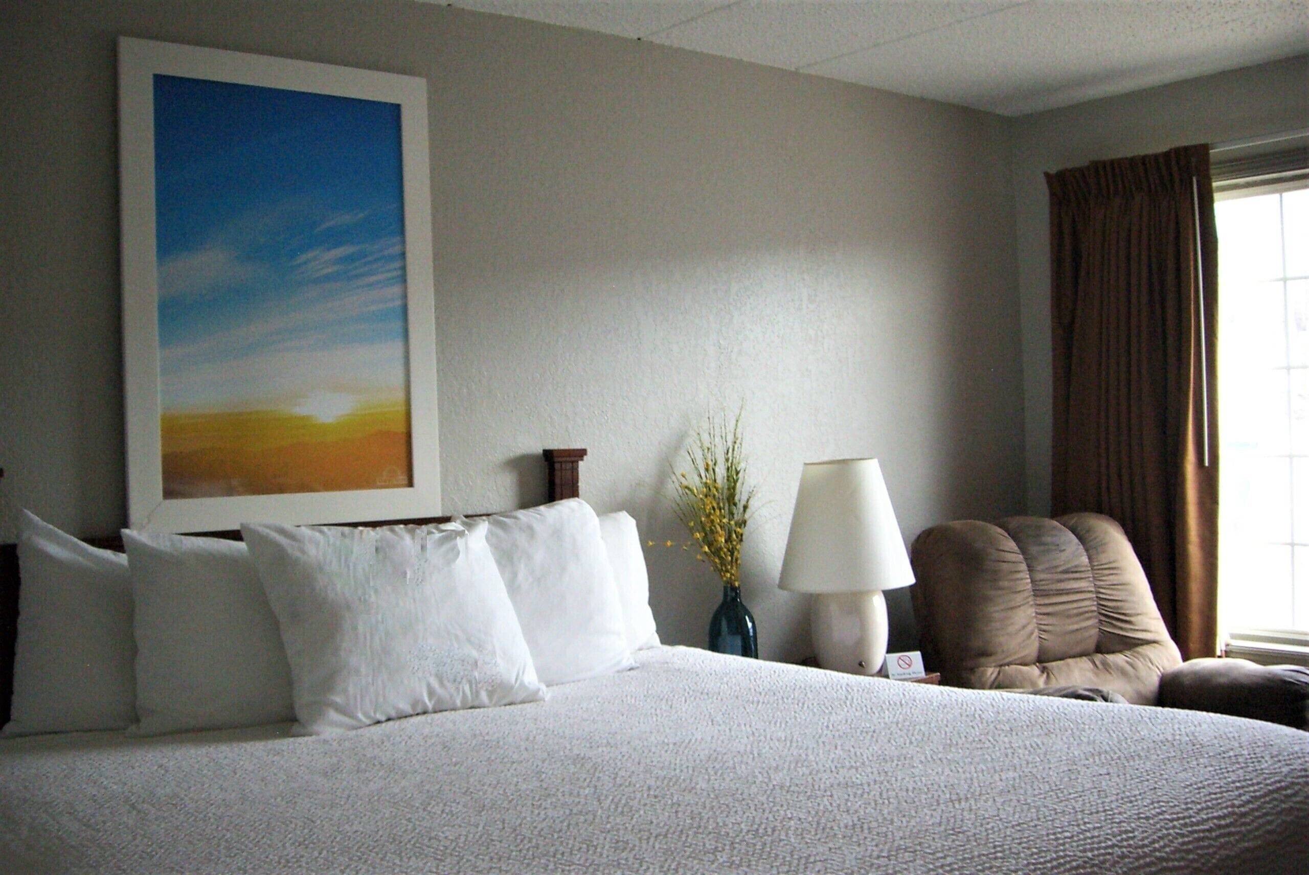 Quarto, 1 cama King, para não fumantes | Individualmente mobiliados, escrivaninha