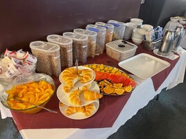 Café da manhã com buffet todos os dias mediante uma taxa