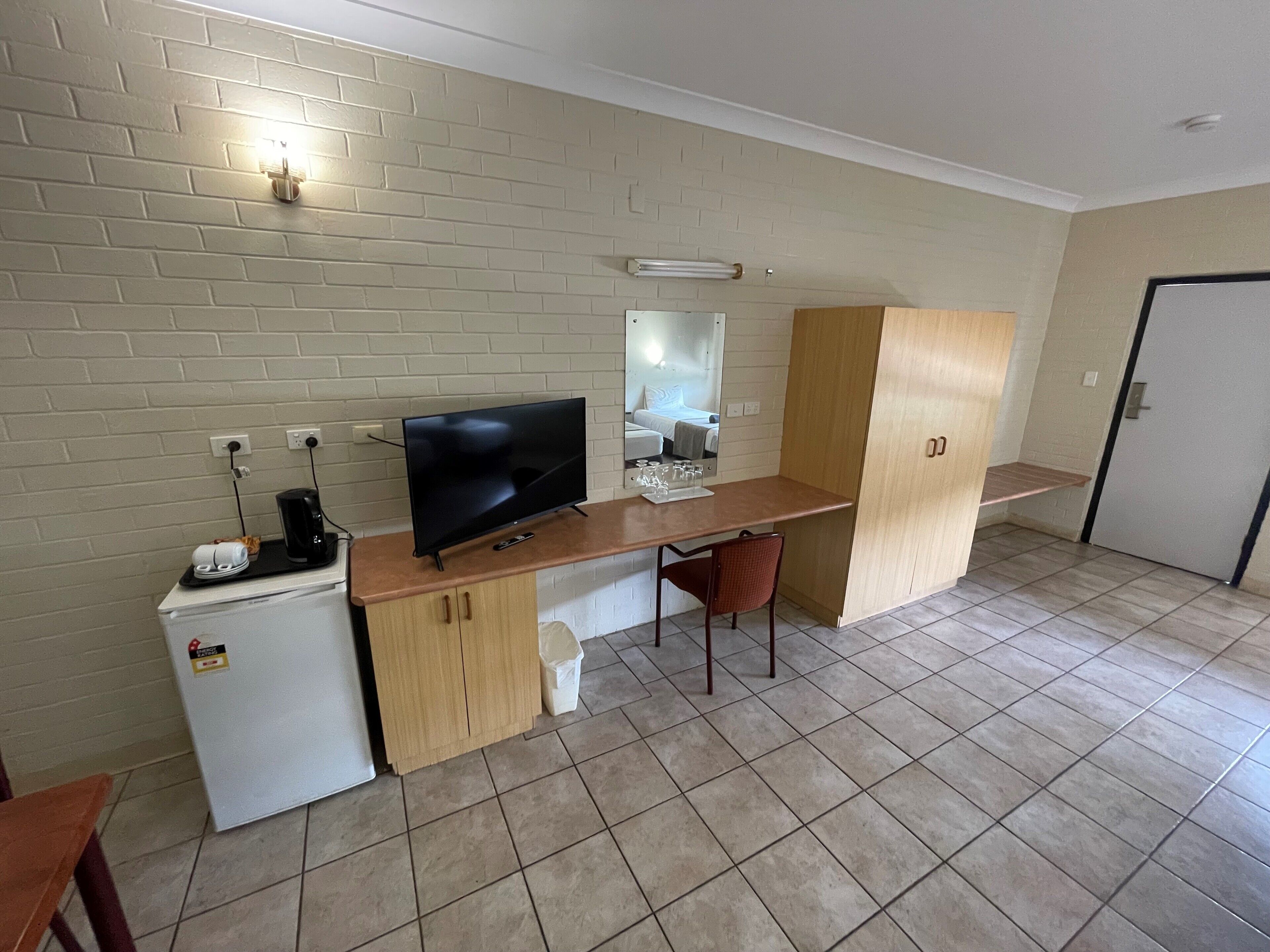 Kamer, 1 twee- of 2 eenpersoonsbedden | Woonruimte | Televisie