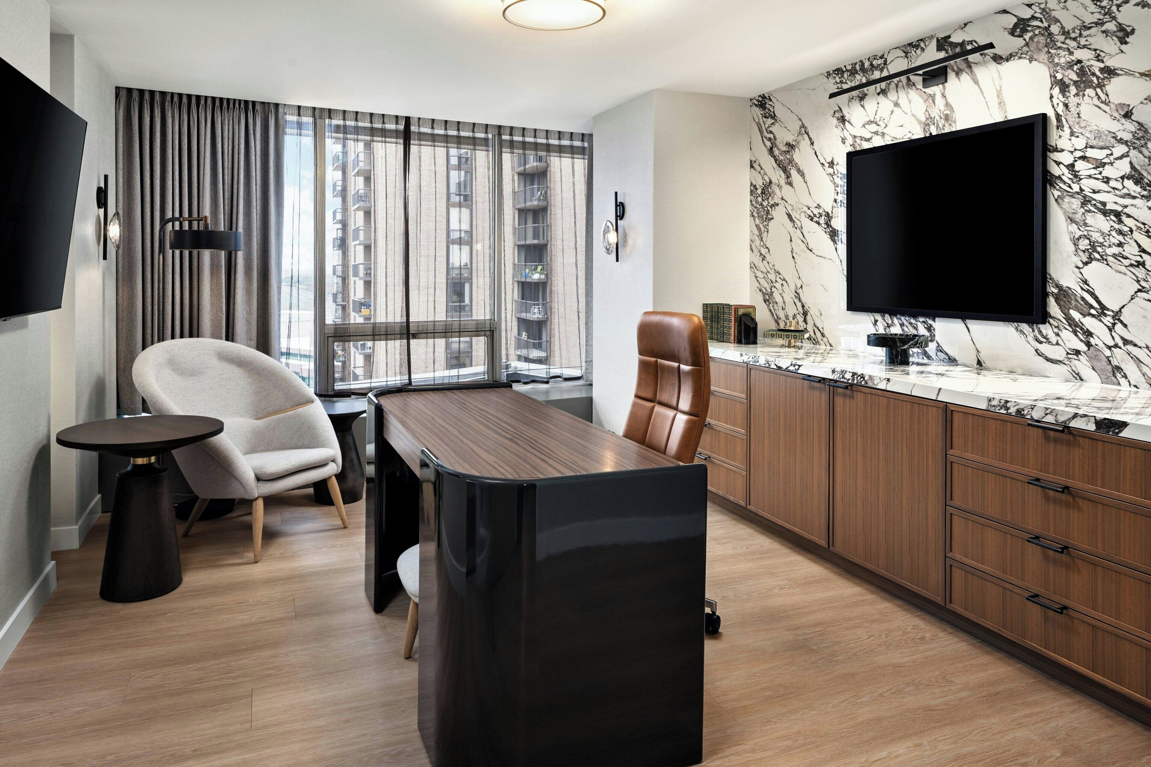 Premium bedding, in-room safe, desk, laptop workspace