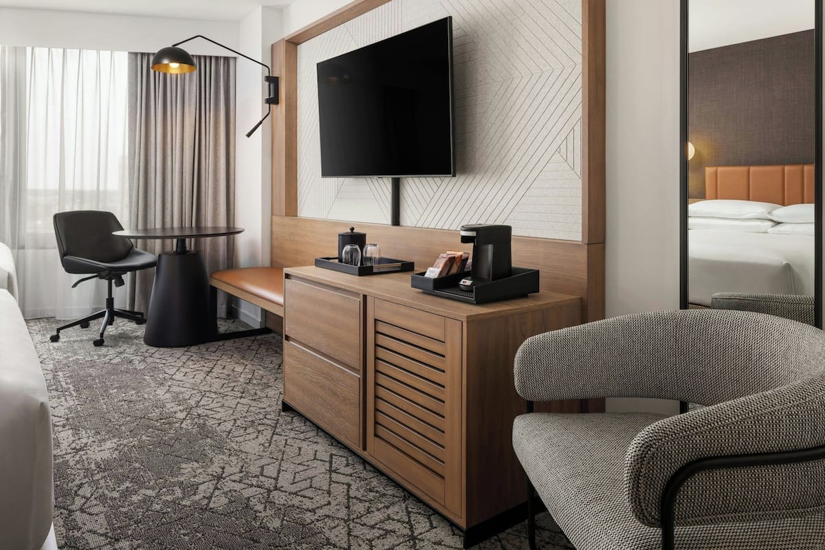 Hochwertige Bettwaren, Zimmersafe, Schreibtisch