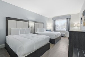 Quarto premium, 2 camas Queen | Cofres nos quartos, escrivaninha, cortinas blackout