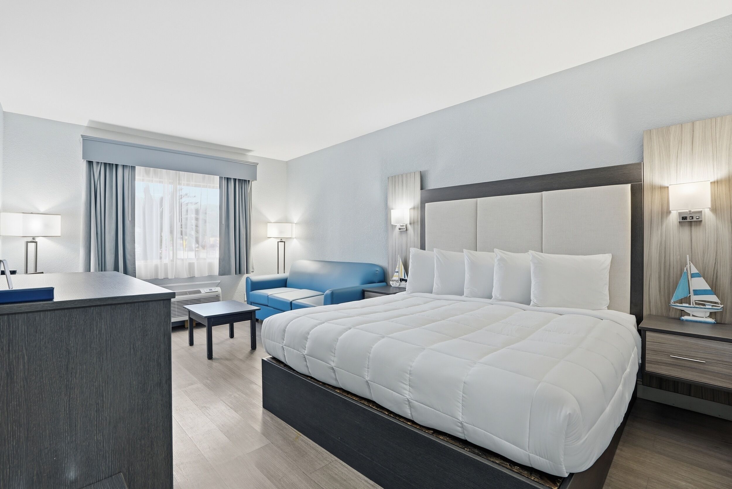 King room | In-room safe, desk, blackout drapes, soundproofing