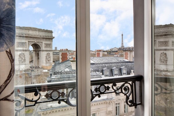 Suite (Arc de Triomphe view) | Uitzicht vanuit de kamer