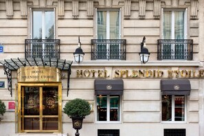 Property entrance - Splendid Etoile Hotel (Paris)