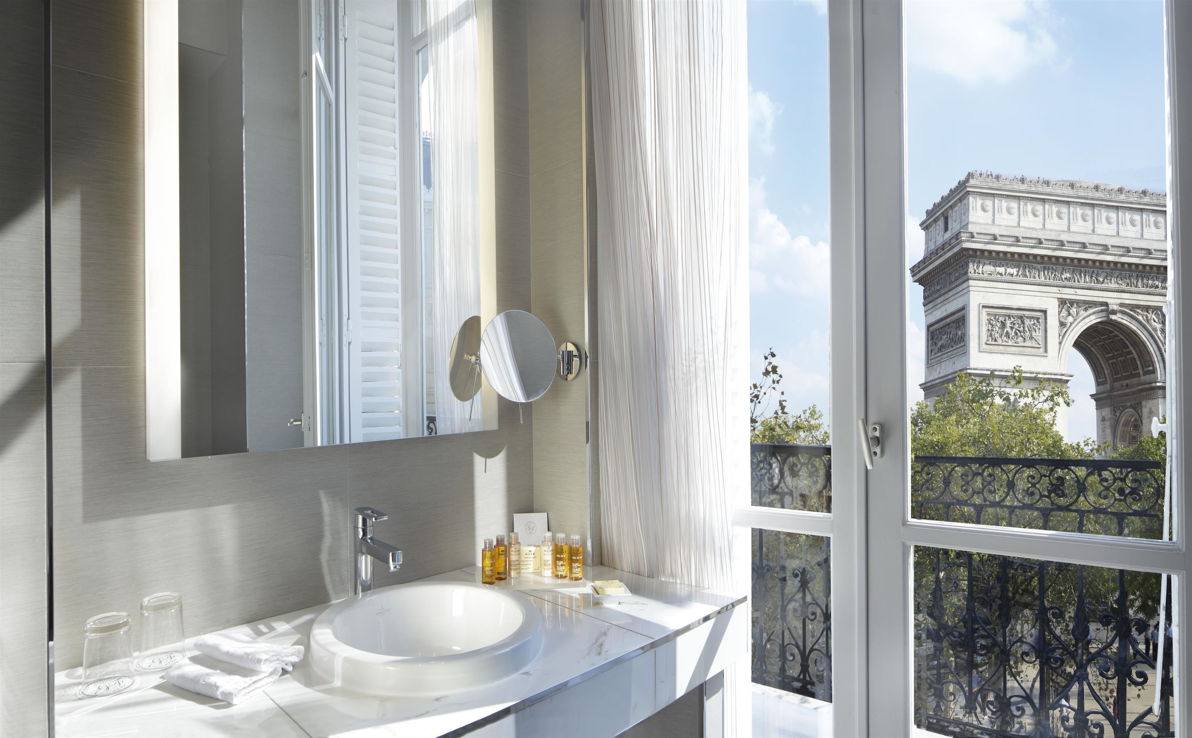 room, city view (privilège, arc de triomphe) | bathroom | designer toiletries, hair dryer, bathrobes, slippers