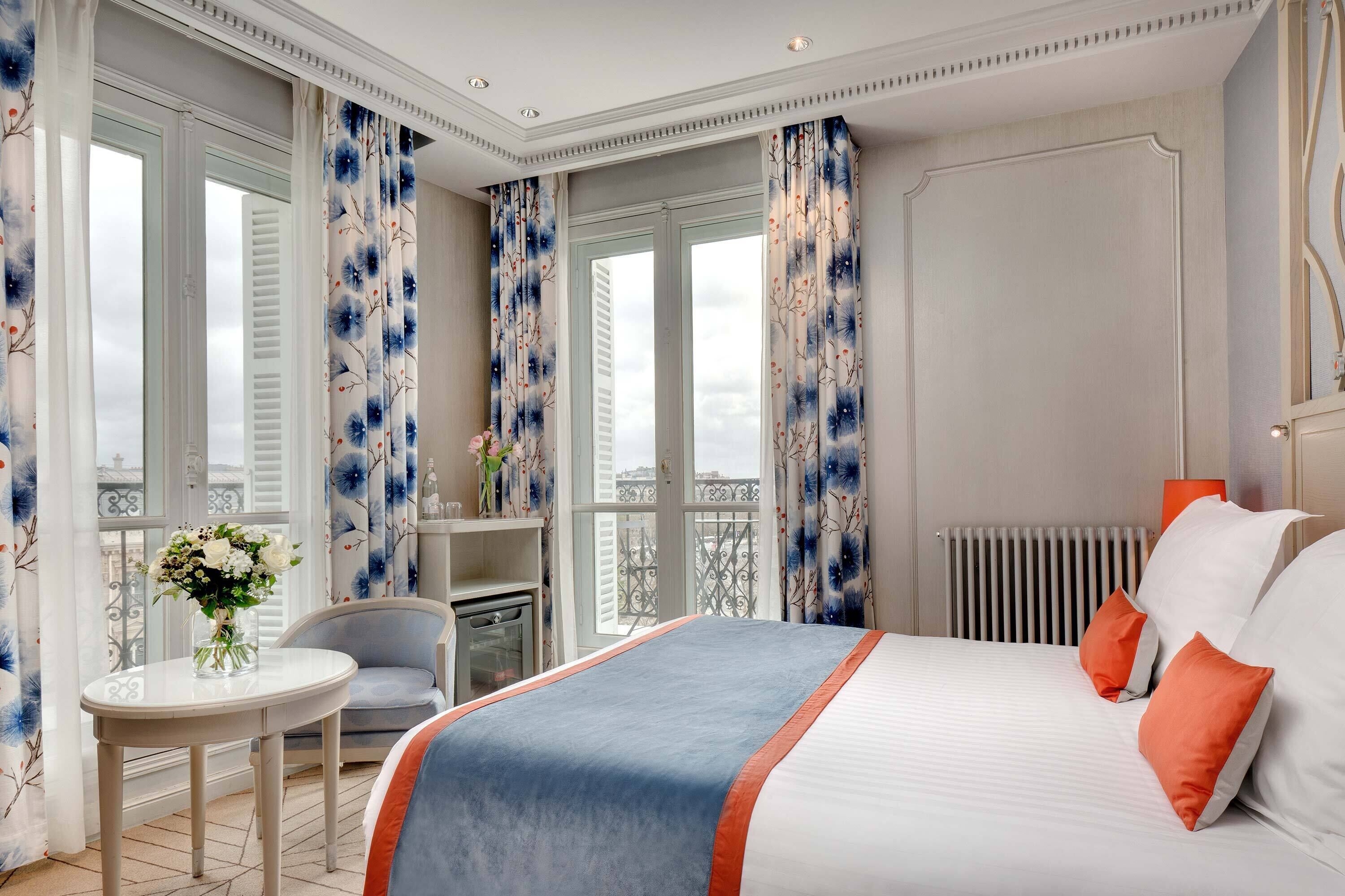 room, city view (privilège, arc de triomphe) | premium bedding, minibar, in-room safe, desk