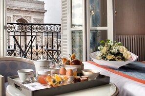 Kamer, uitzicht op de stad (Privilège, Arc de Triomphe) | Dineren op de kamer