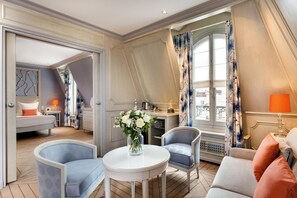 Suite, view Arc de Triomphe | 1 bedroom, premium bedding, minibar, in-room safe