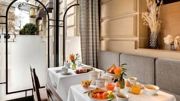Dagelijks ontbijtbuffet (EUR 25 per persoon)