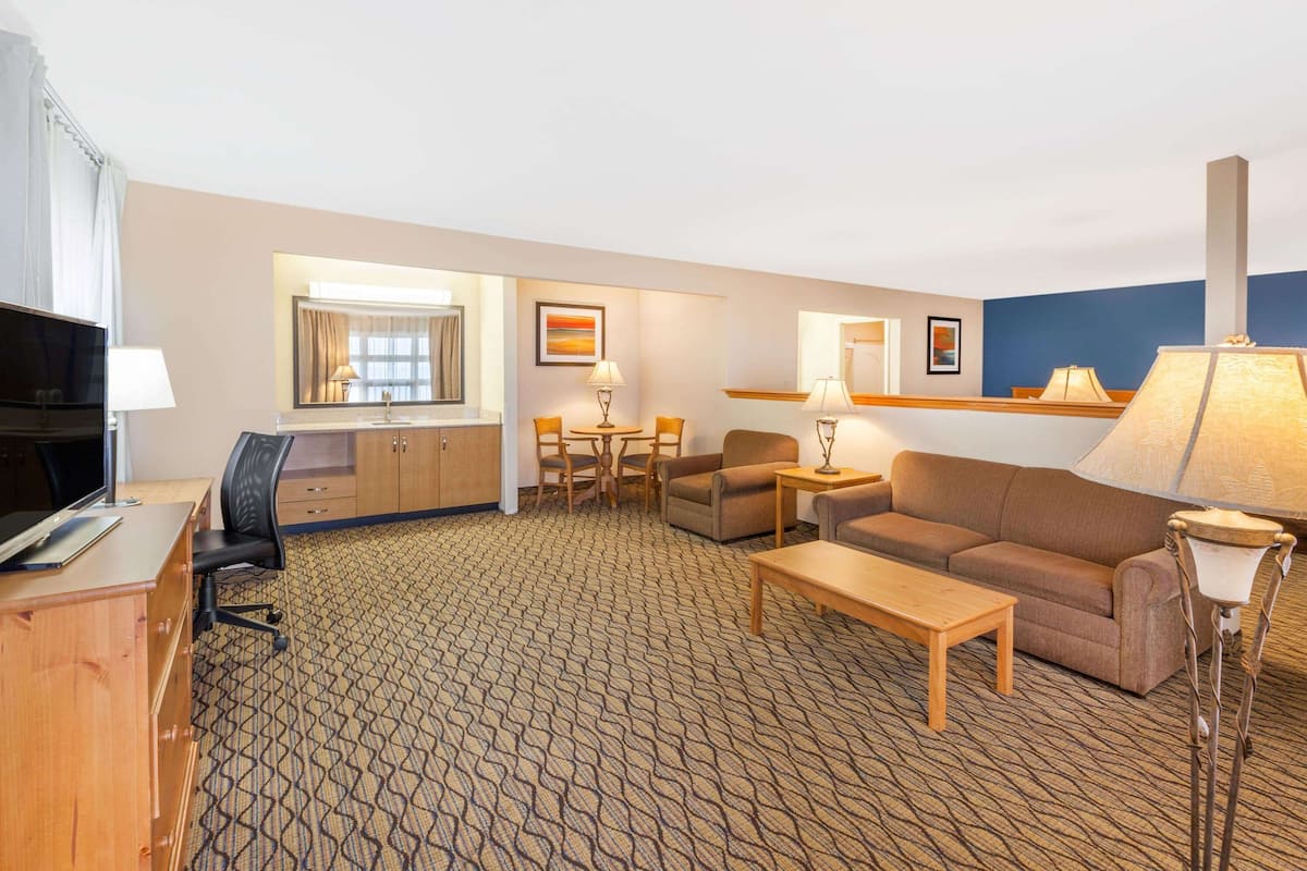 Deluxe Studio Suite, 2 Queen Beds and Sofa Bed, Lake View | Desk, iron/ironing board, free cribs/infant beds, free WiFi