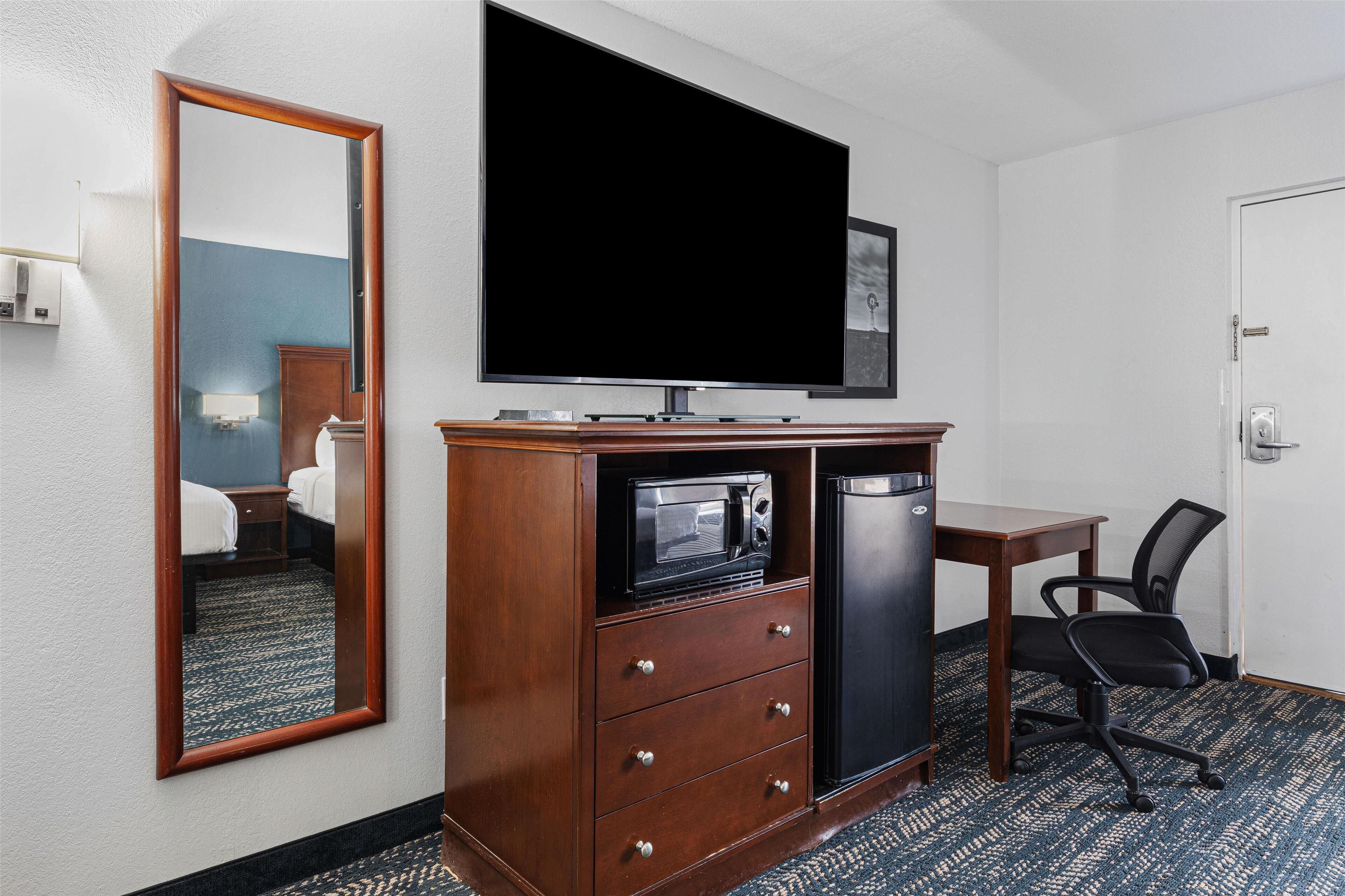 standard room, 2 queen beds, non smoking, refrigerator & microwave | iron/ironing board, free wifi, bed sheets