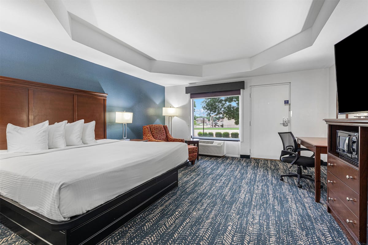 Standard Room, 1 King Bed, Non Smoking, Refrigerator & Microwave