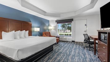 Tabla de planchar con plancha, wifi gratis y ropa de cama