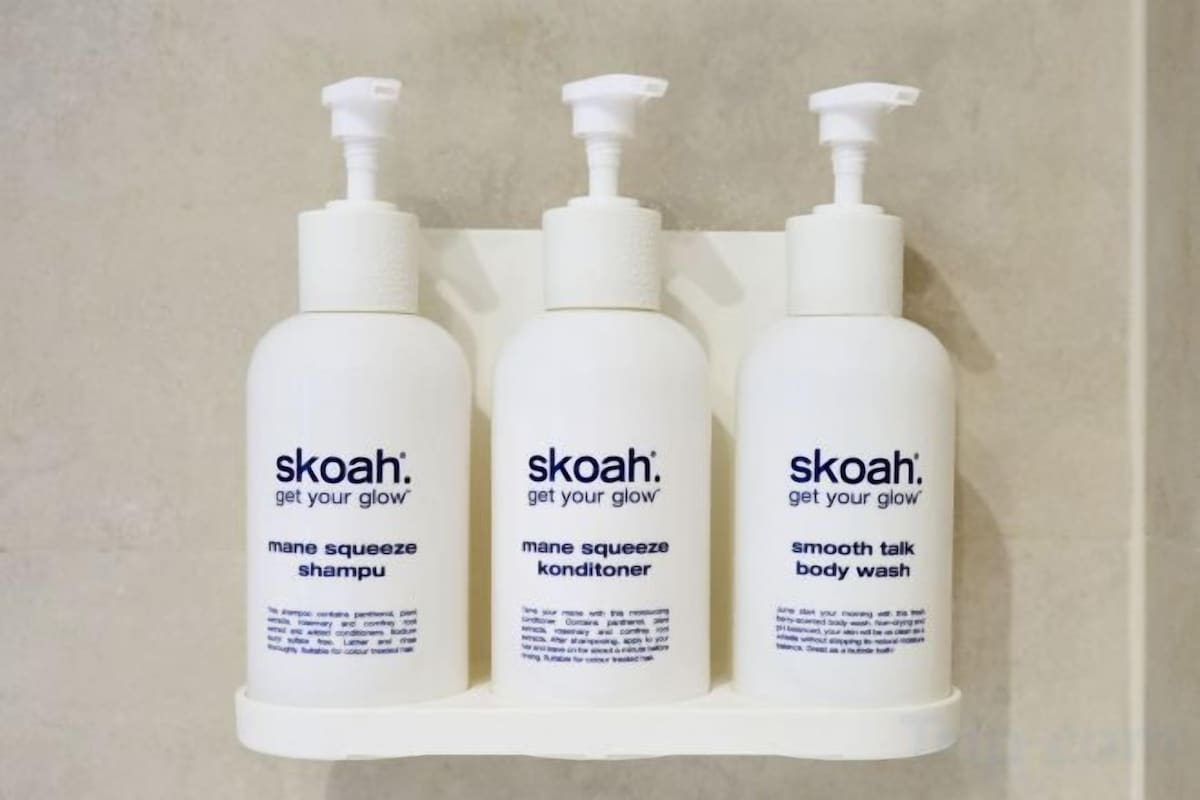Combined shower/tub, eco-friendly toiletries, hair dryer, towels