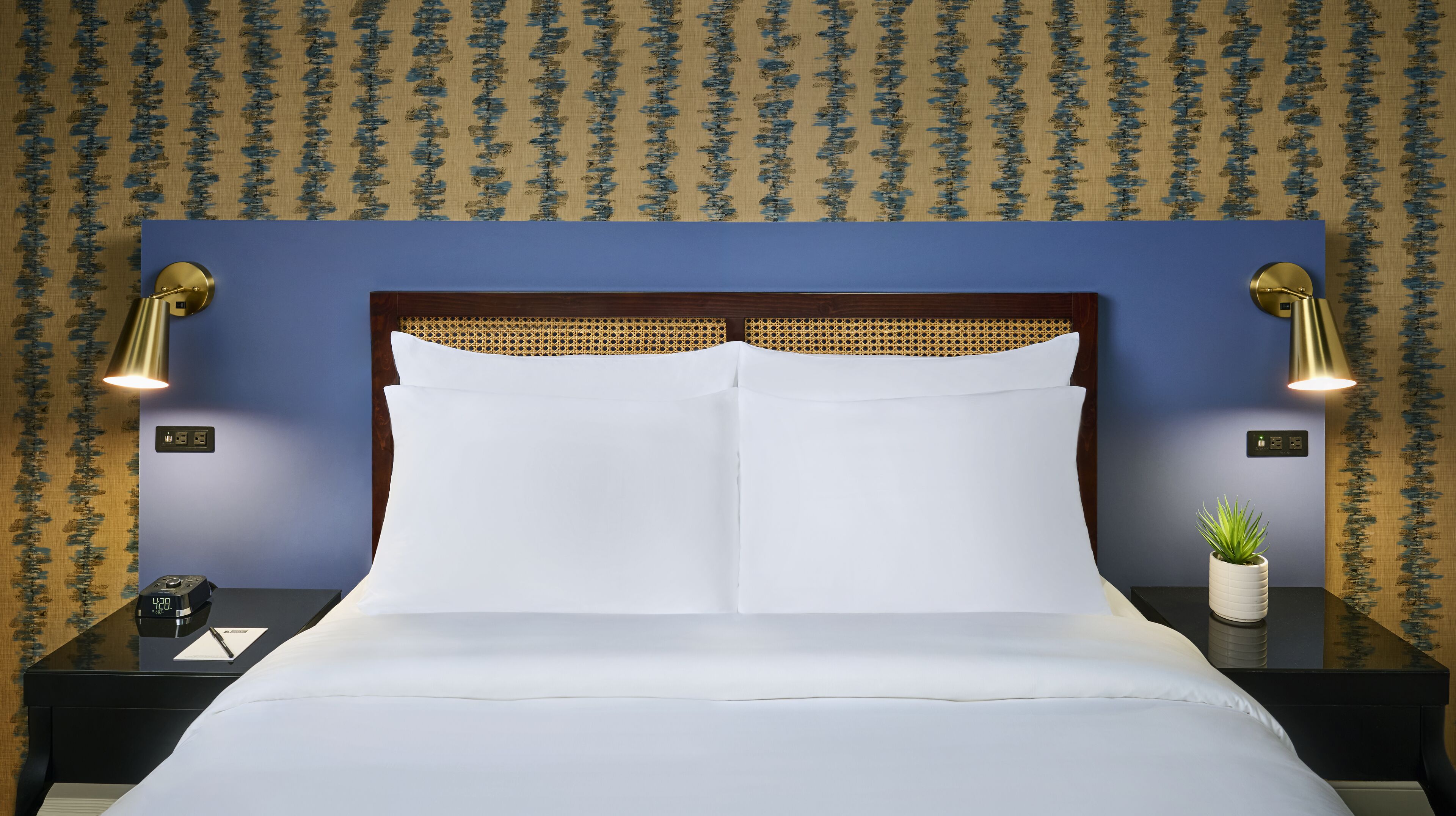 standard room, 1 queen bed | pillow-top beds, desk, blackout curtains, iron/ironing board